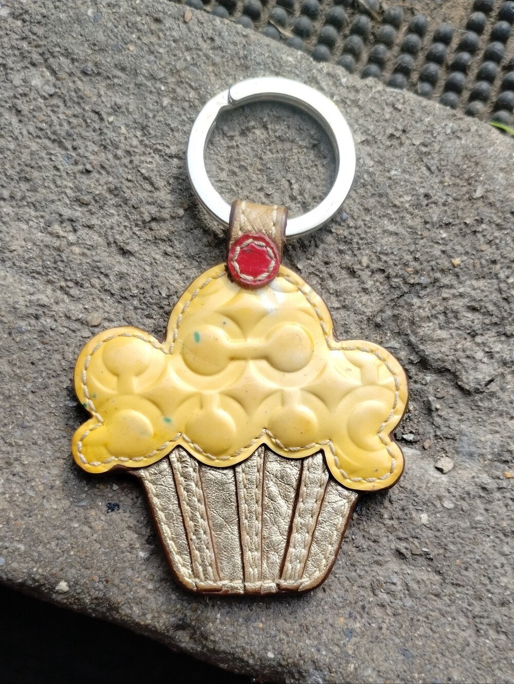 Coach Cupcake gold leather purse charm / keychain VINTAGE RARE